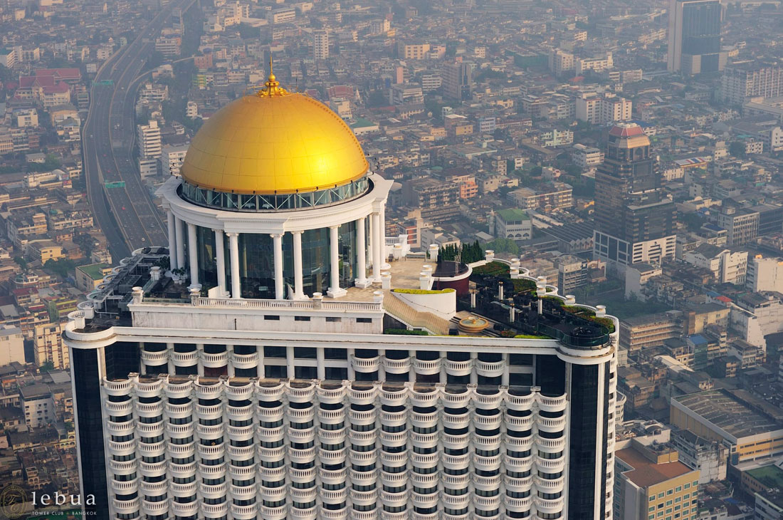 バンコク中心にそびえ立つ高層5つ星ホテル